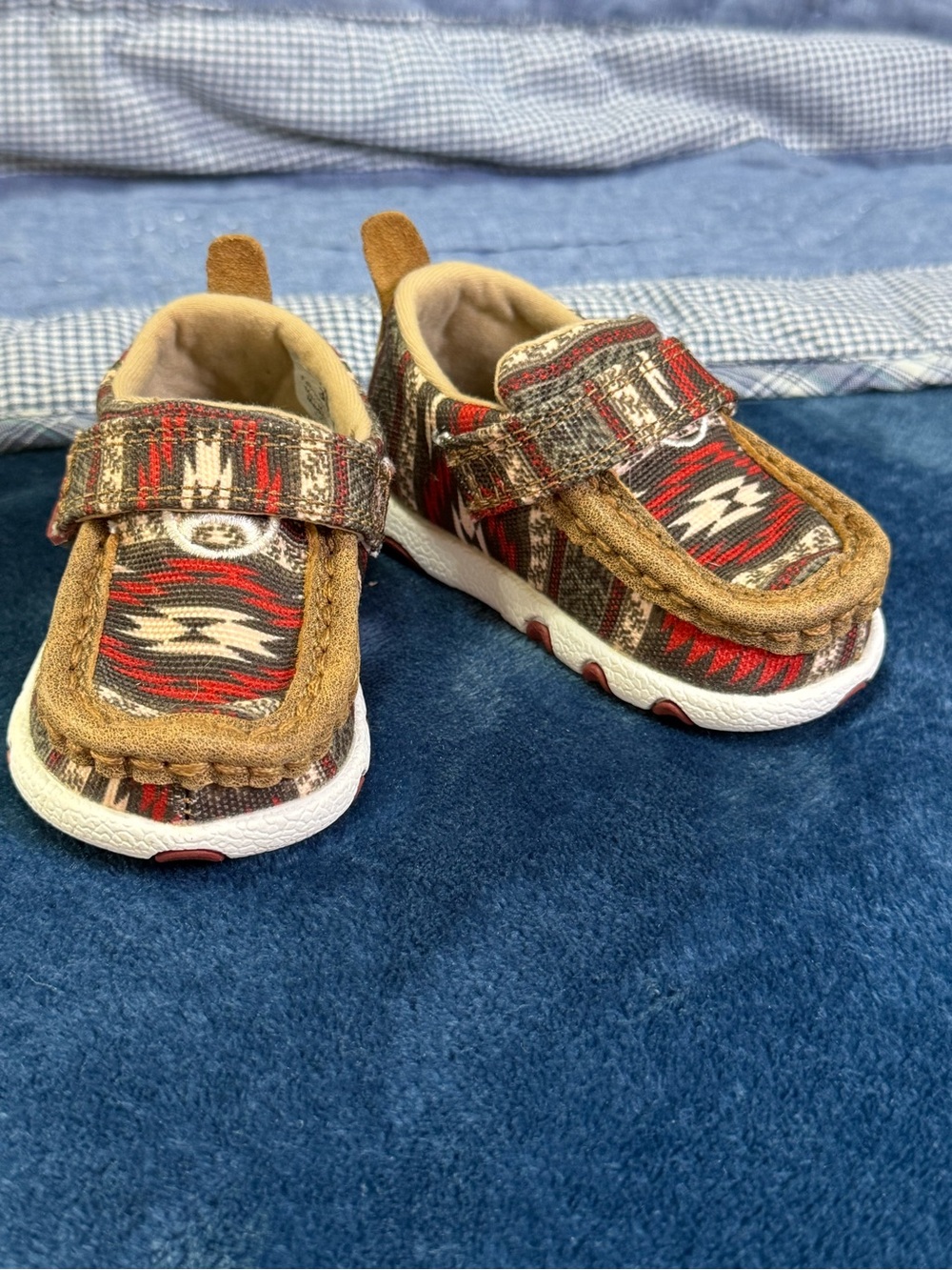 Twisted X Kids Moccasin Sneakers in Red and Tan Aztec
